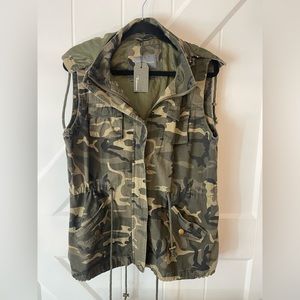 Fashionomics vintage camo vest!